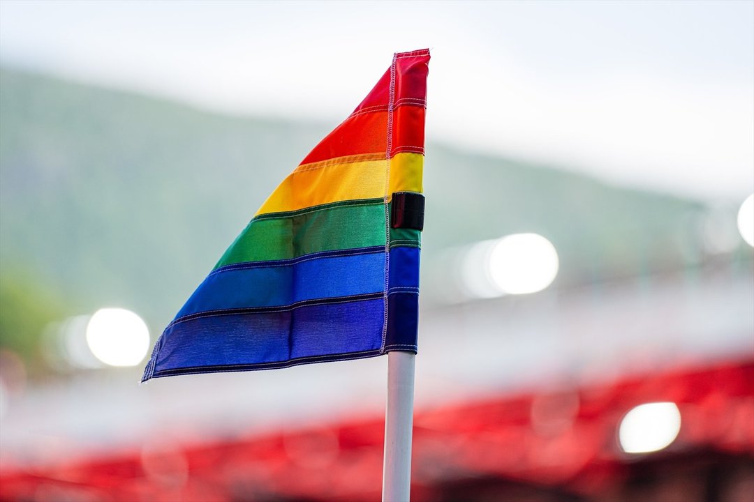 Imagen de archivo de una bandera arcoiris, que representa al colectivo LGTBIQ+. // Europa Press