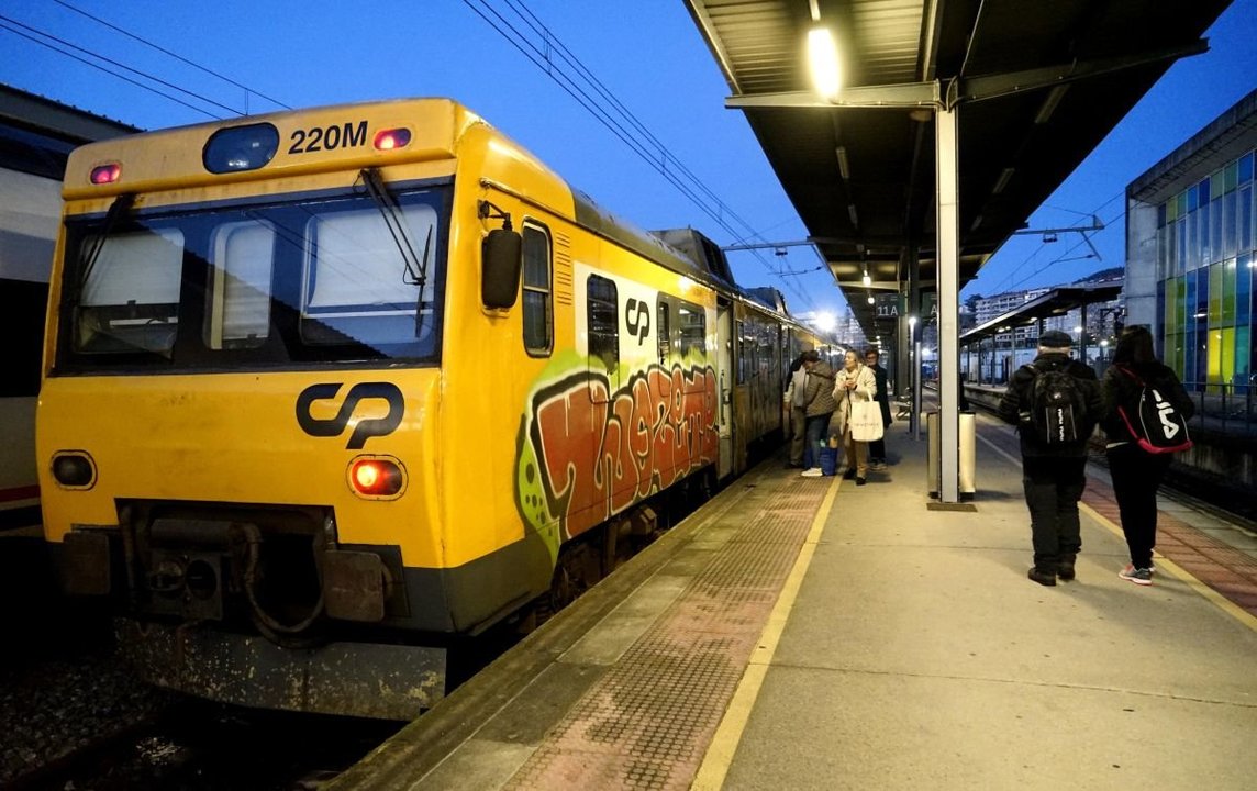El Tren Celta, estacionado en la estación de Vigo-Guixar y preparado para partir hacia Oporto.