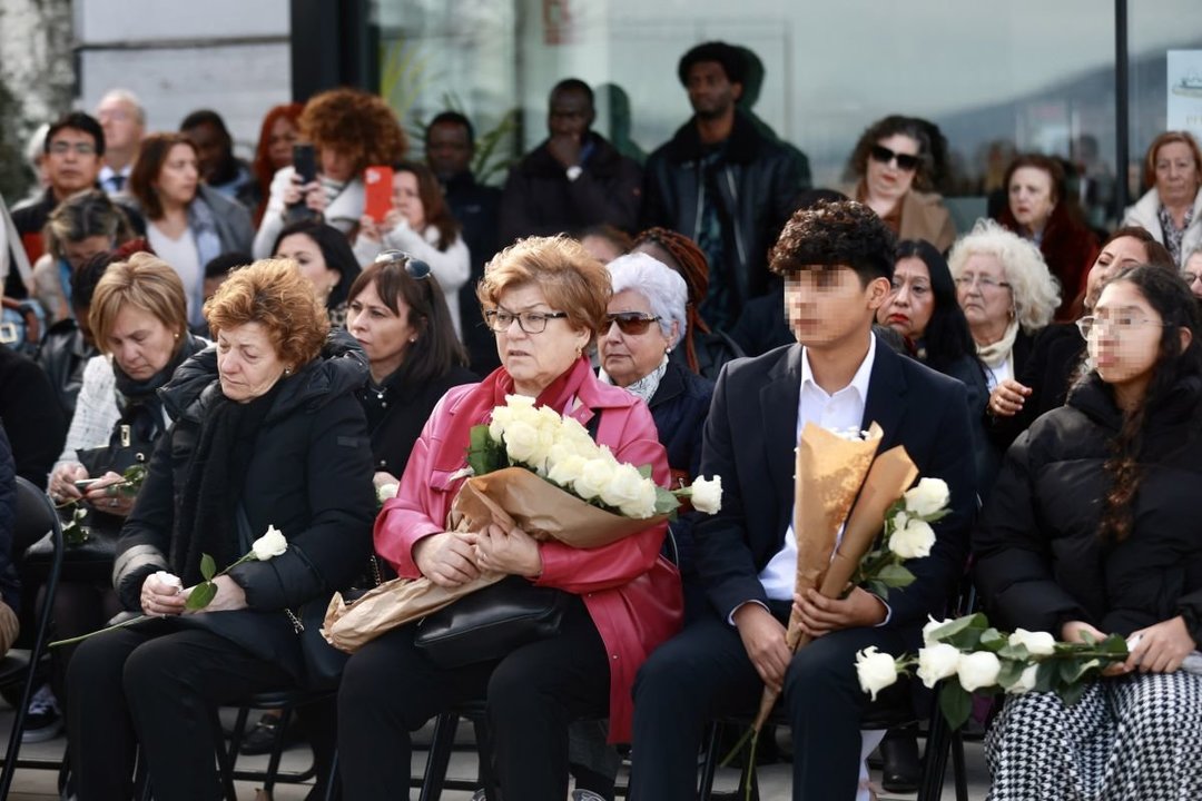 Familiares de las víctimas, en el homenaje.