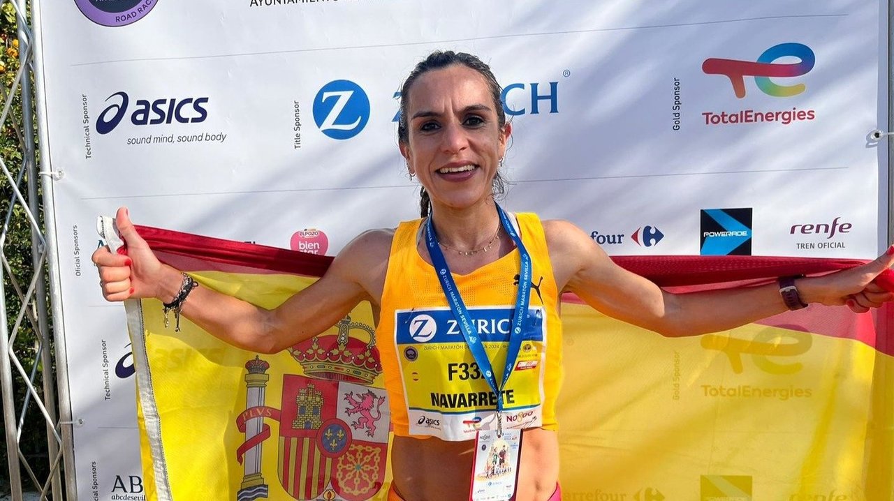 Ester Navarrete celebra el Campeonato de España.