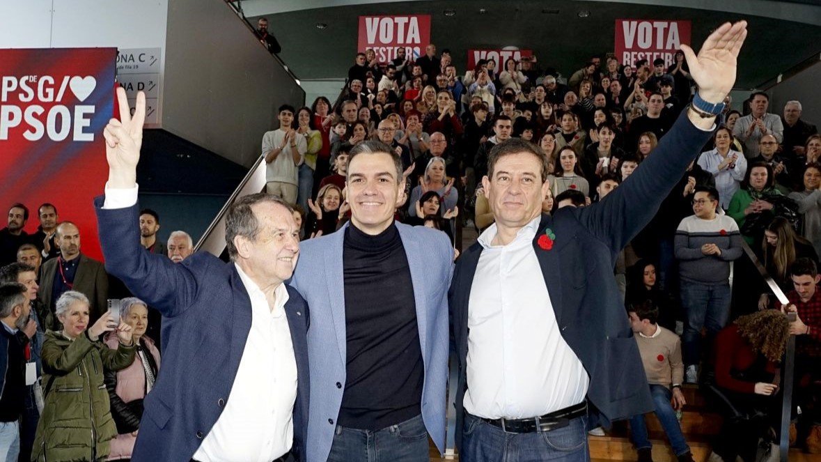Abel Caballero durante la campaña con Pedro Sánchez y Gómez Besteiro.
