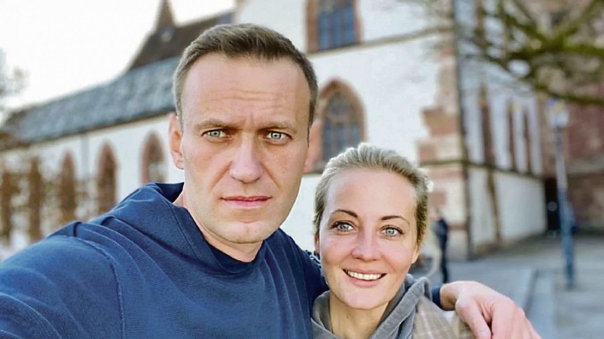 Yulia Navalnaya junto a su marido Alekséi Navalni.
