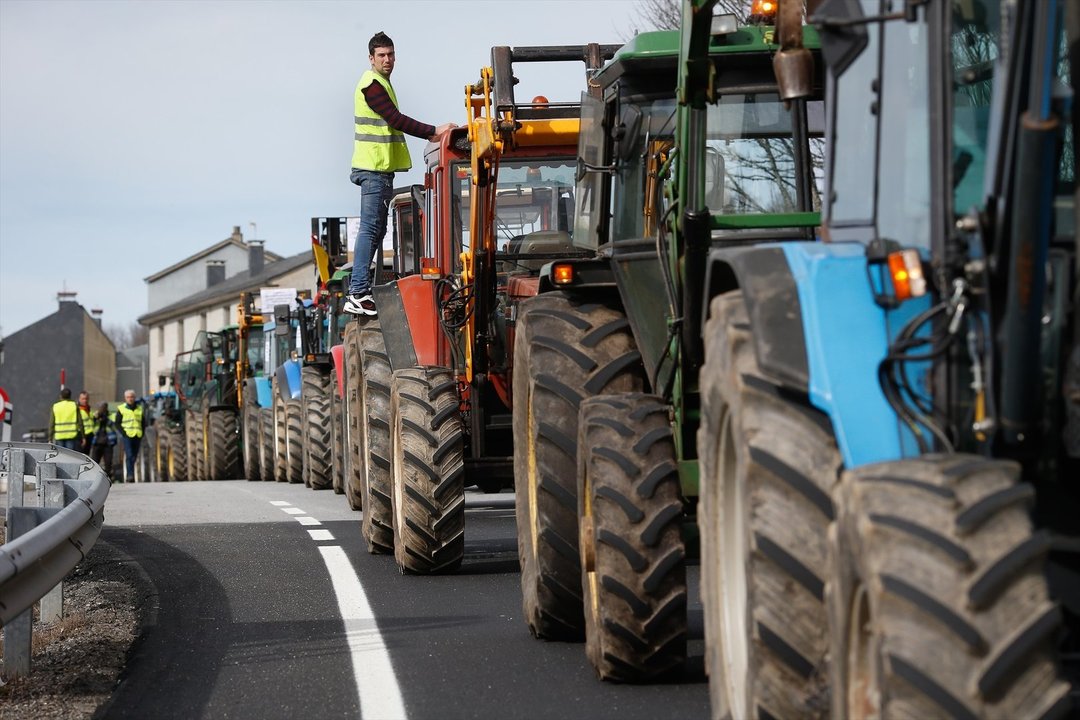 Varios tractores en una protesta. // Europa Press
