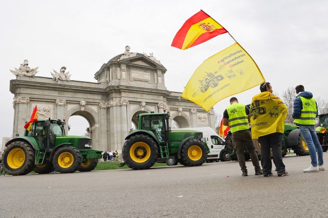 Los tractores se concentraron en el entorno de la Puerta de Alcalá por lo que provocaron problemas de movilidad a todo el centro de la capital.