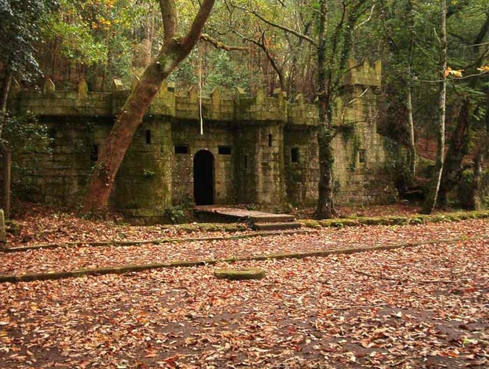 Imagen del castillo dentro del Bosque Encantado de Aldán.