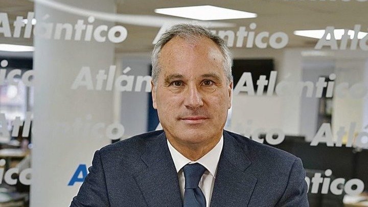Alberto Rocha en el set de Atlántico TV.