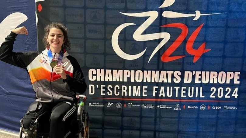 Judith Rodríguez celebra el bronce obtenido ayer en el Europeo de París.