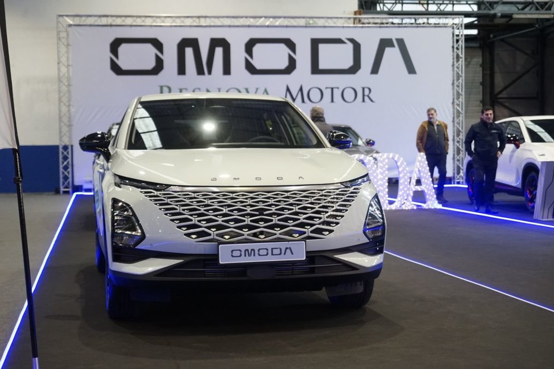 Un coche de la marca china Omoda en el Salón del Automóvil que se celebra esta semana en Vigo.