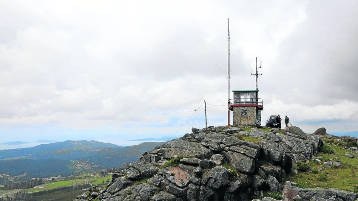 La caseta de vigilancia situada en el punto más alto del Galiñeiro.