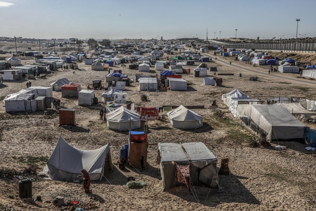 Tiendas de campaña de palestinos desplazados en la frontera con Egipto. // E.P.