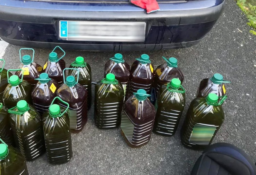 Imagen de botellas robadas interceptadas por la Guardia Civil en otra operación.