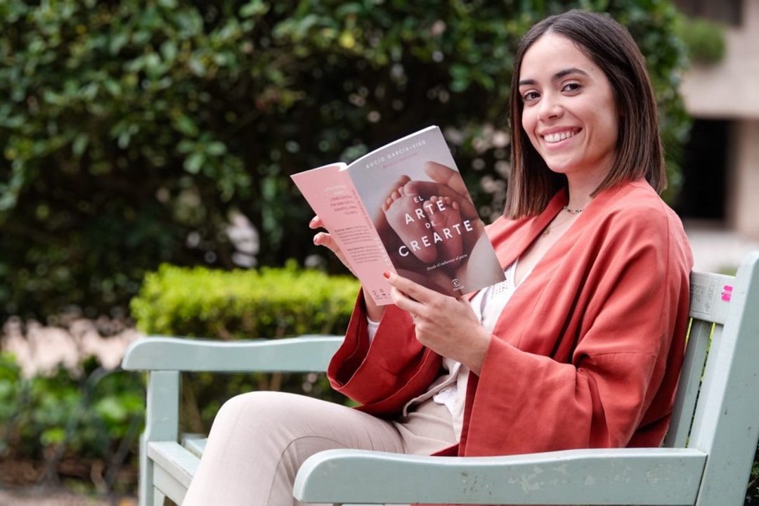 Rocío García-Viso, con su libro ayer en Vigo.