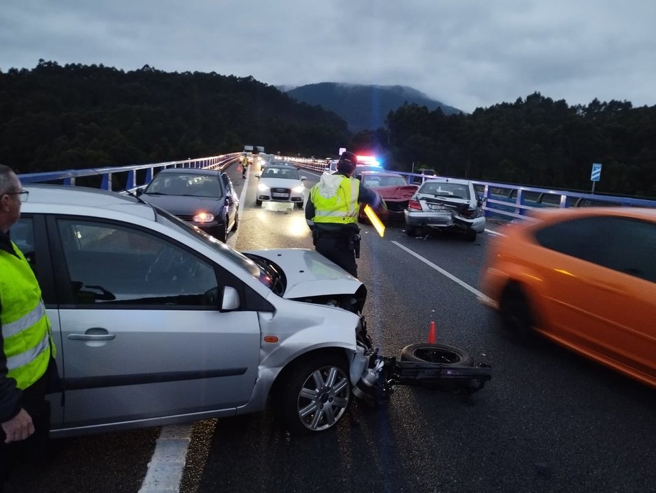 Accidente múltiple en la autovía de O Morrazo.