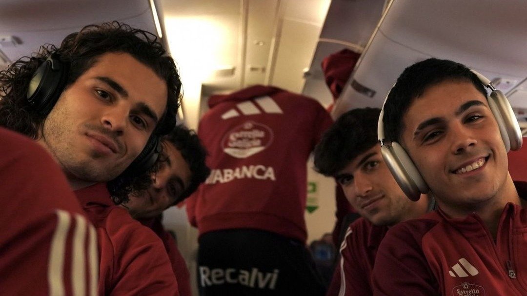 Giráldez se rodeó de ocho canteranos -nueve con Coke- en su primera lista para volar hacia Sevilla.