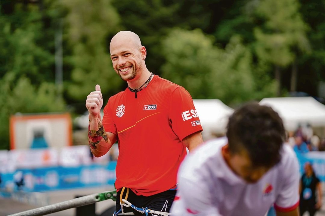 El escalador de A Guarda levanta el pulgar y la sonrisa en una prueba internacional de la pasada temporada.