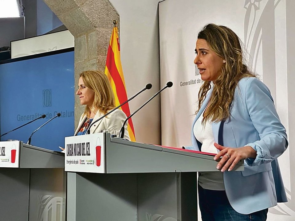 La consellera de Economía, Natalia Mas, y la portavoz del Govern, Patricia Plaja.