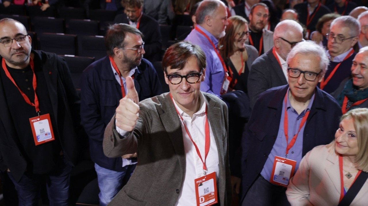 Salvador Illa, candidato del PSC-PSOE, en un mitin el domingo pasado. // E.P.