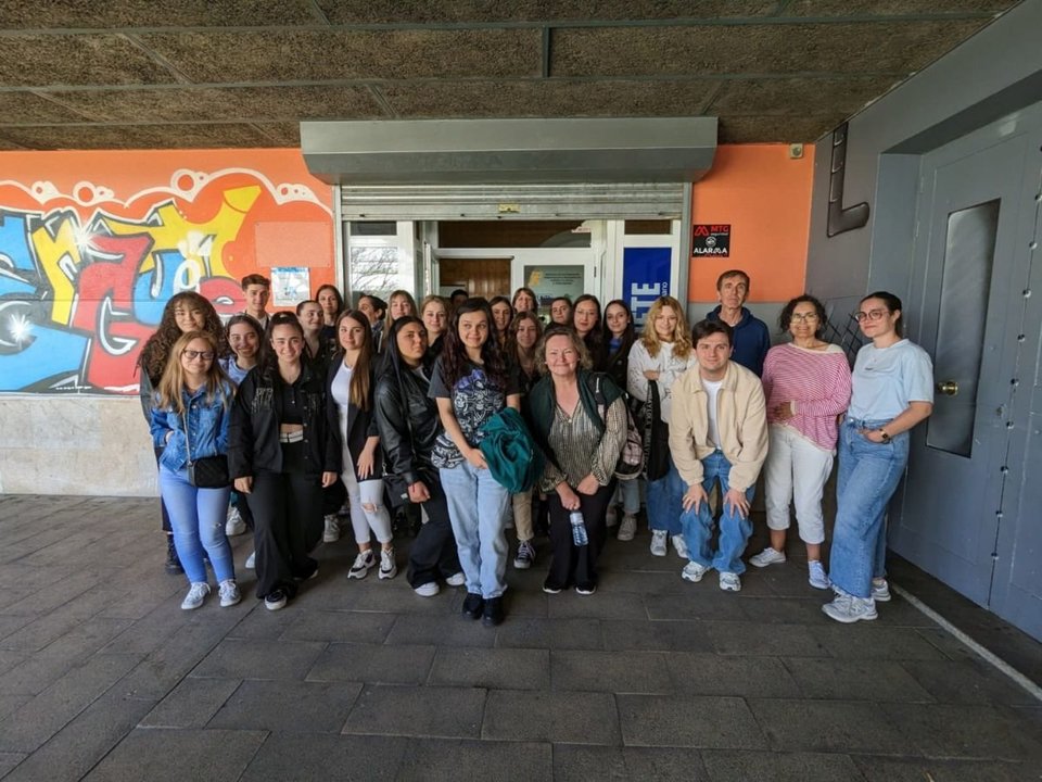 Alumnos de Educación Social, en una visita a las instalaciones de Érguete en Martínez Garrido.