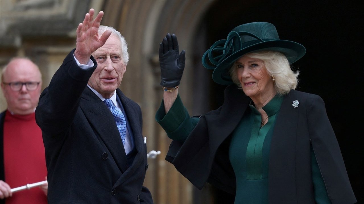 El rey Carlos III y la reina Camilla llegan a la misa de pascua. // E.P.