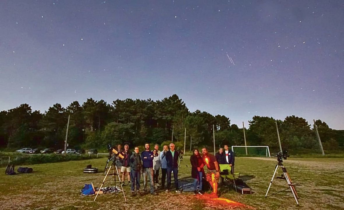 Una actividad de observación del cielo de la Agrupación Astronómica Rías Baixas.