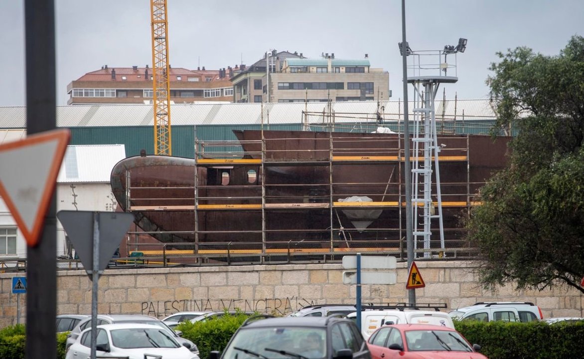 El casco de la mayor patrullera oceánica de la Guardia Civil, “Duque de Ahumada”, ya se puede ver en la grada de Ría de Vigo.
