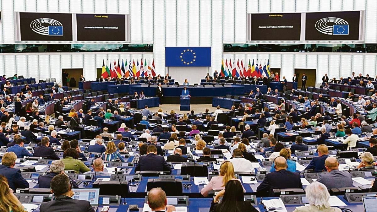 Vista general del Parlamento Europeo en una sesión.