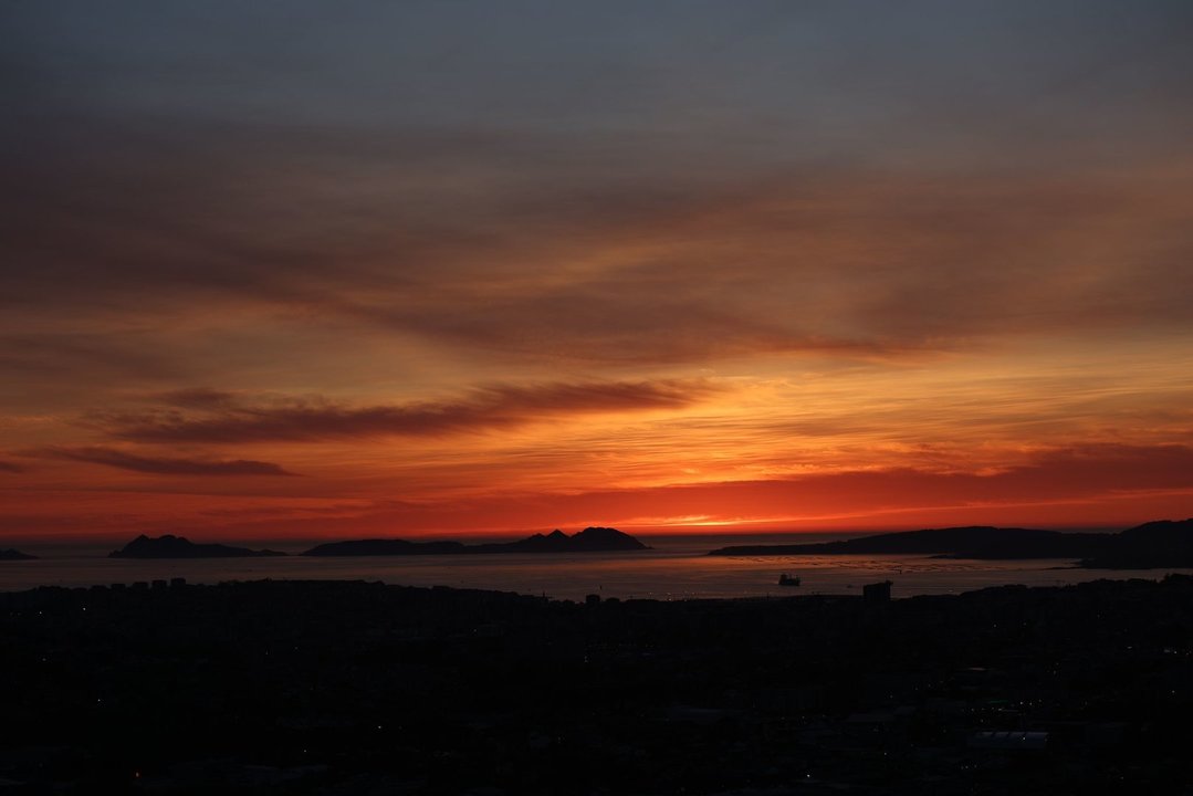 Puesta do sol espectacular en Vigo. // Alberte