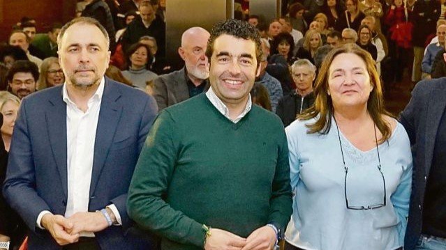 El ya exconselleiro Comesaña con Luis López (Diputación) y Ana Ortiz (Xunta) en el PP vigués.