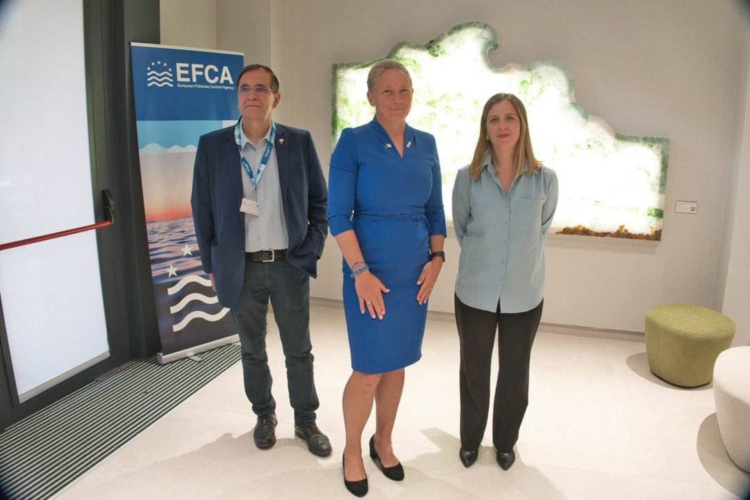 Pedro Galache, Susan Steele y Patricia Sánchez, en la sede recién reformada de la EFCA en Vigo.