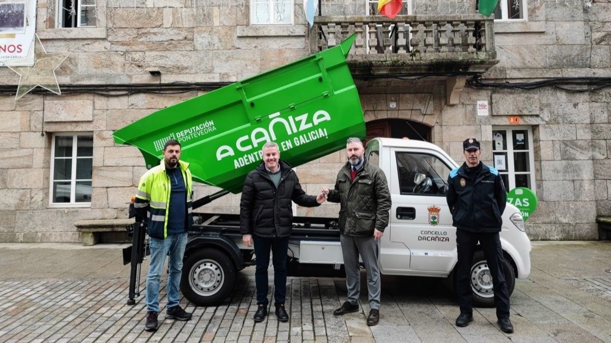 El nuevo camión de recogida de biorresíduos de A Cañiza, operativo tras la apertura de la nueva planta de Arbo.