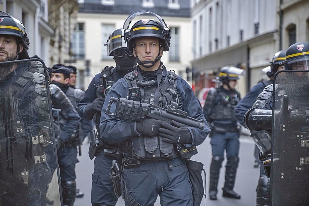 Agentes de policía, preparados para el desalojo de la Sciences Po, en París.