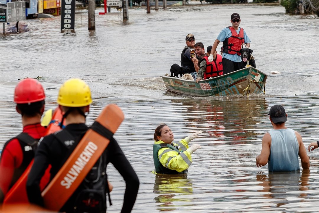 Rescates en Brasil por las graves inundaciones. // EP
