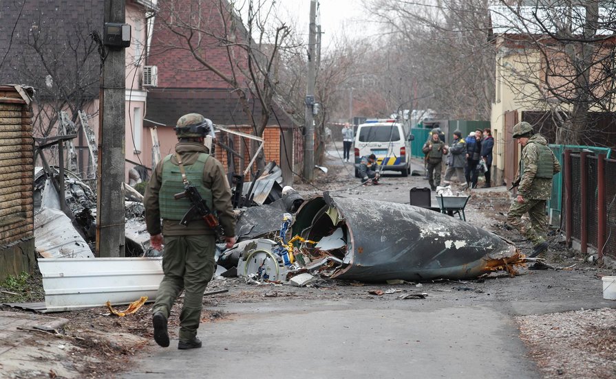 Destrozos en las calles de Kiev. // EFE