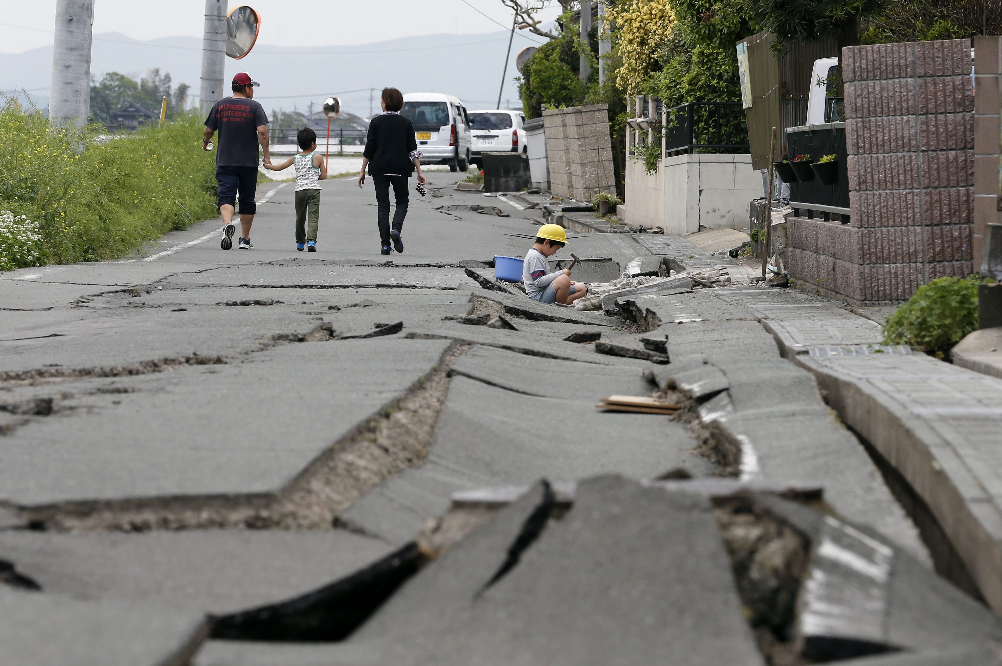 Más de 30 muertos tras dos potentes terremotos en Japón