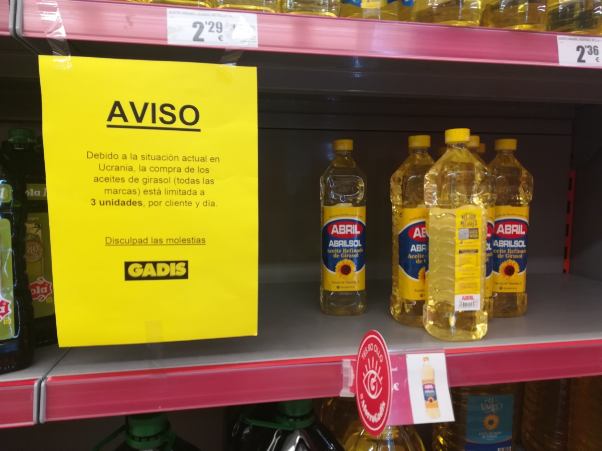 Vigo ya limita la compra de aceite de girasol por la escasez debido a la  guerra de Ucrania