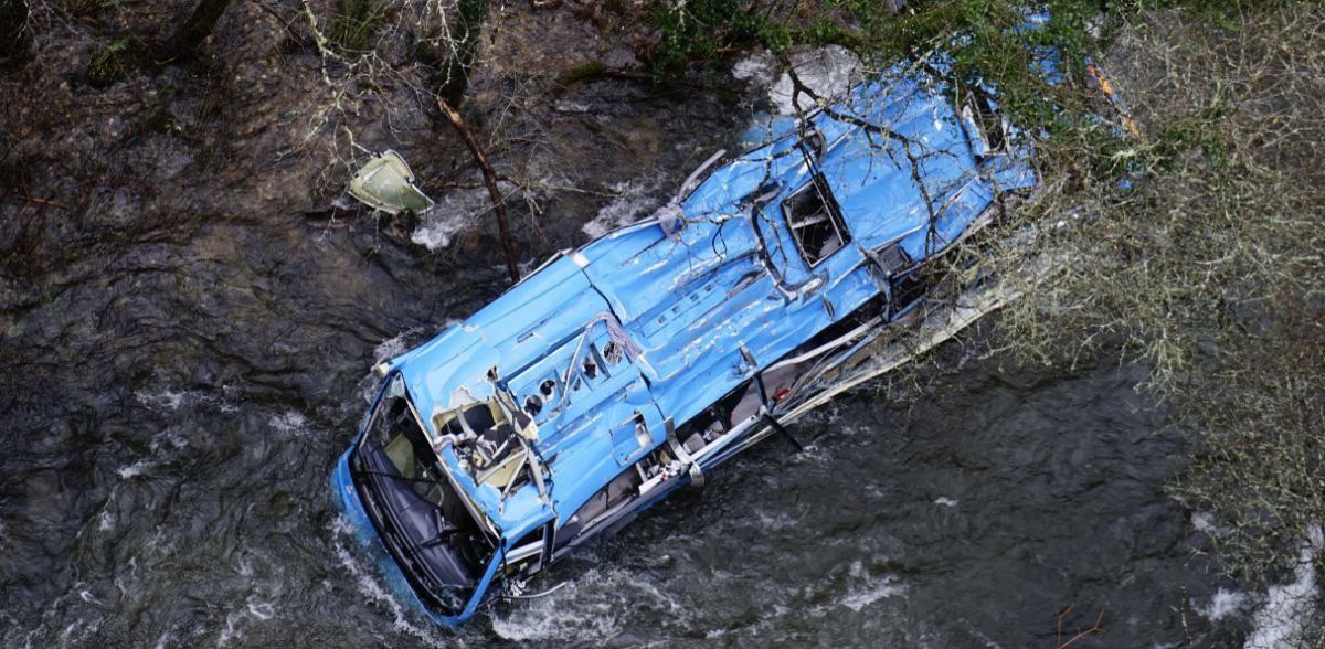 El exceso de velocidad, causa del accidente del bus a Vigo que cayó en el Lérez