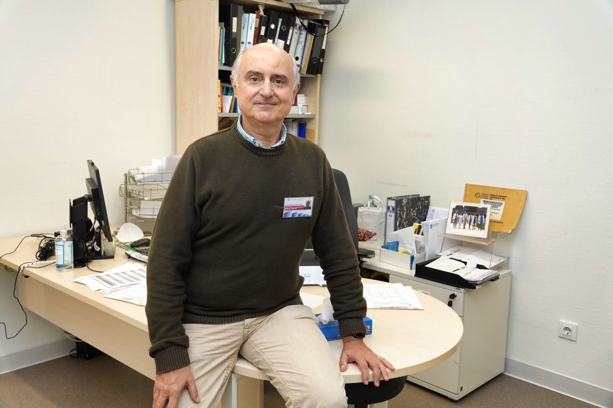 Luis Morano is an infectious disease specialist at Álvaro Cunqueiro Hospital.